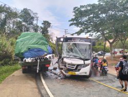 Bus Persis Solo U16 dan U18  Kecelakaan di Tanah Merah