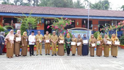 Wakil Wali Kota Samarinda Serahkan Penghargaan Sekolah Sehat