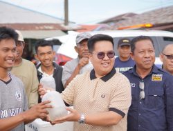 Rendi Solihin Salurkan Perahu dan Bibit Udang ke Masyarakat Perikanan di Muara Badak