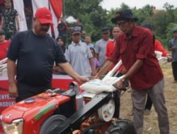 Edi Damansyah Berikan Sarana Prasarana untuk Petani dan Nelayan di Kecamatan Sebulu