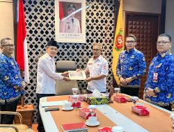 Himpun Dana Dari Pelanggan, PDAM Samarinda Serahkan Donasi Rp 900 Juta Ke PMI