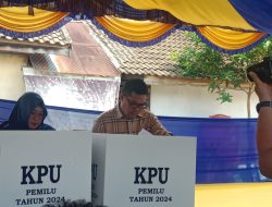 Turut Meriahkan Pesta Demokrasi, Andi Harun dan Istri Nyoblos Ke TPS