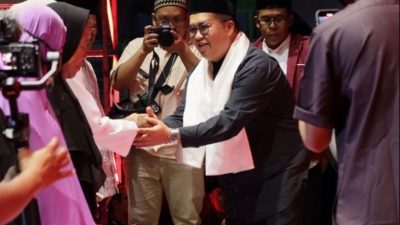 Wabup Kukar Rendi Solihin Disambut Pesut Mahakam dalam Safari Ramadan di Desa Pela