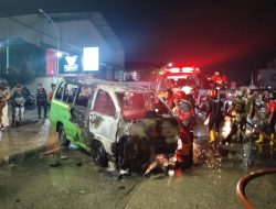 Usai Isi BBM, Angkot di Samarinda Terbakar