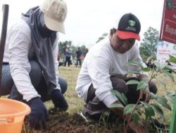 Pemkab Kukar Tanam Pohon di Pulau Kumala untuk Peringati Hari Lingkungan Hidup Sedunia 2024