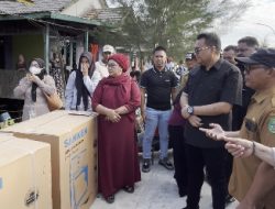 28 Kelompok Masyarakat Perikanan di Desa Muara Badak Terima Bantuan Alat Tangkap