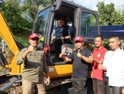 Desa Margahayu Dapat Bantuan Ekskavator Mini, Petani Tak Lagi Menyewa