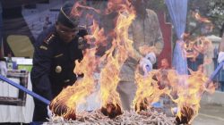 Bea Cukai Samarinda Musnahkan Rokok dan Miras Ilegal, Potensi Kerugian Negara Capai Rp2,1 Miliar