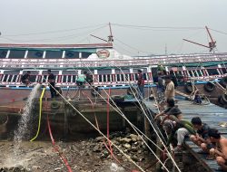 Kapal Wisata Bocor dan Miring di Teras Samarinda II, Polisi : Dilarang Tambat Disitu